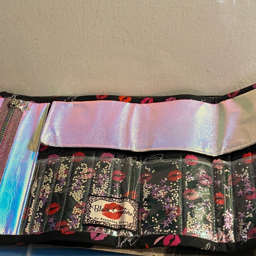 Make -up traveling pouch med